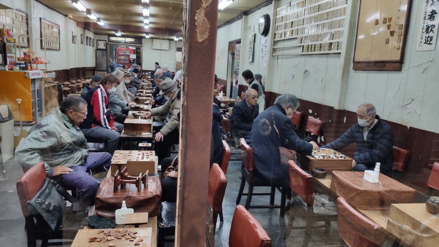 Shogi Parlor in the Bustling City